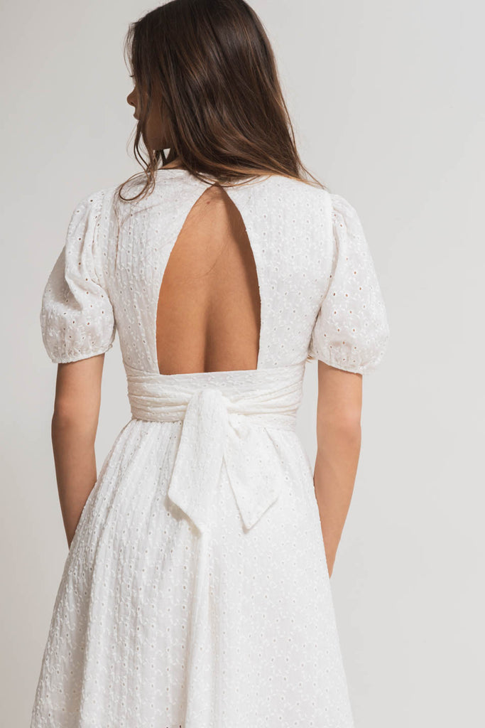 faded line vestido blanco algodón bordado manga corta escote espalda